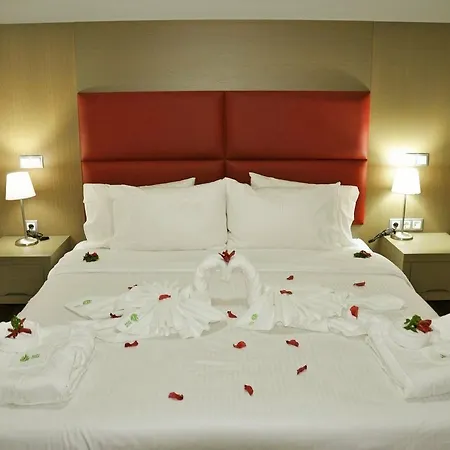 מלון דירות Daniel Luxury 4*